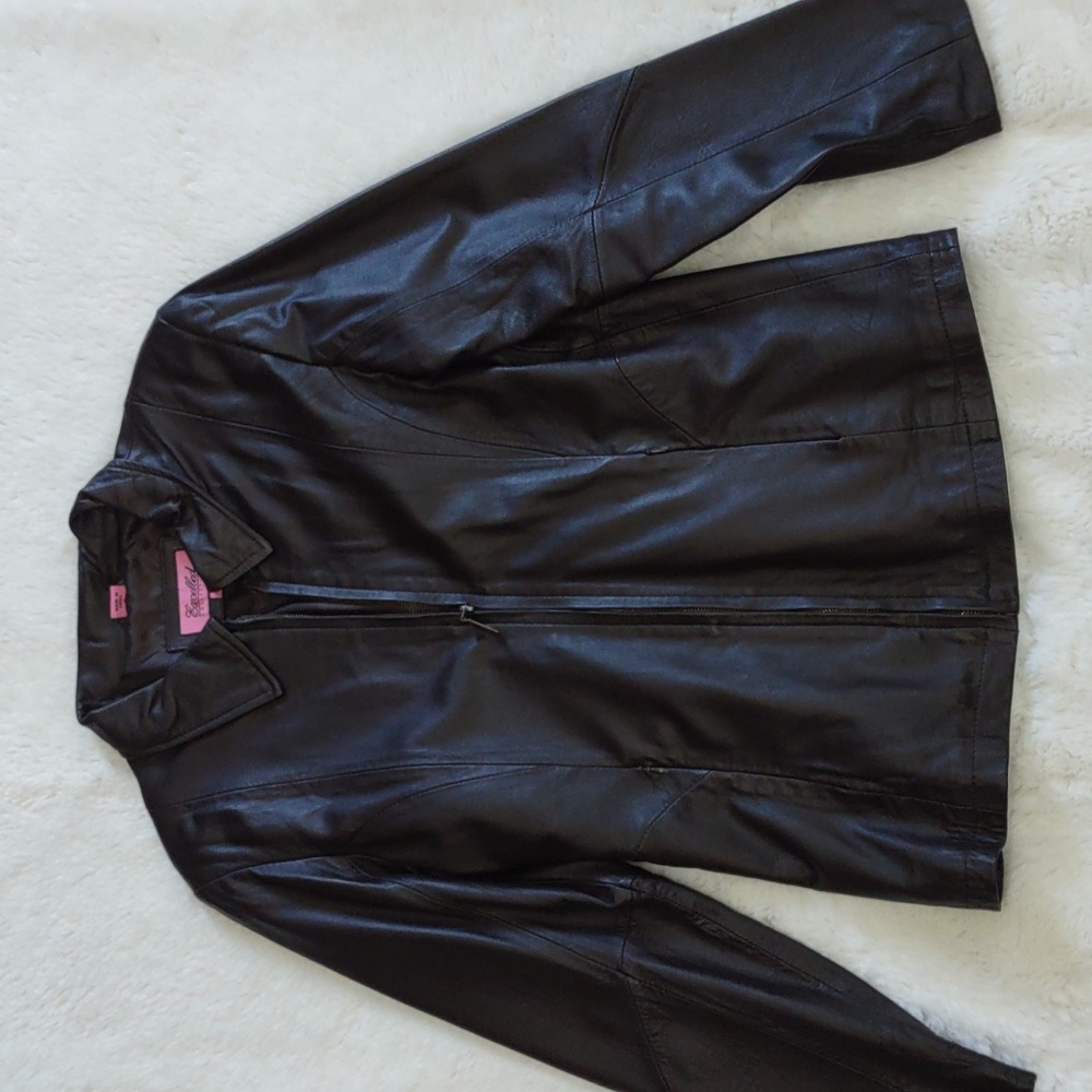 EXCELLED COLLECTION LEATHER JACKET.